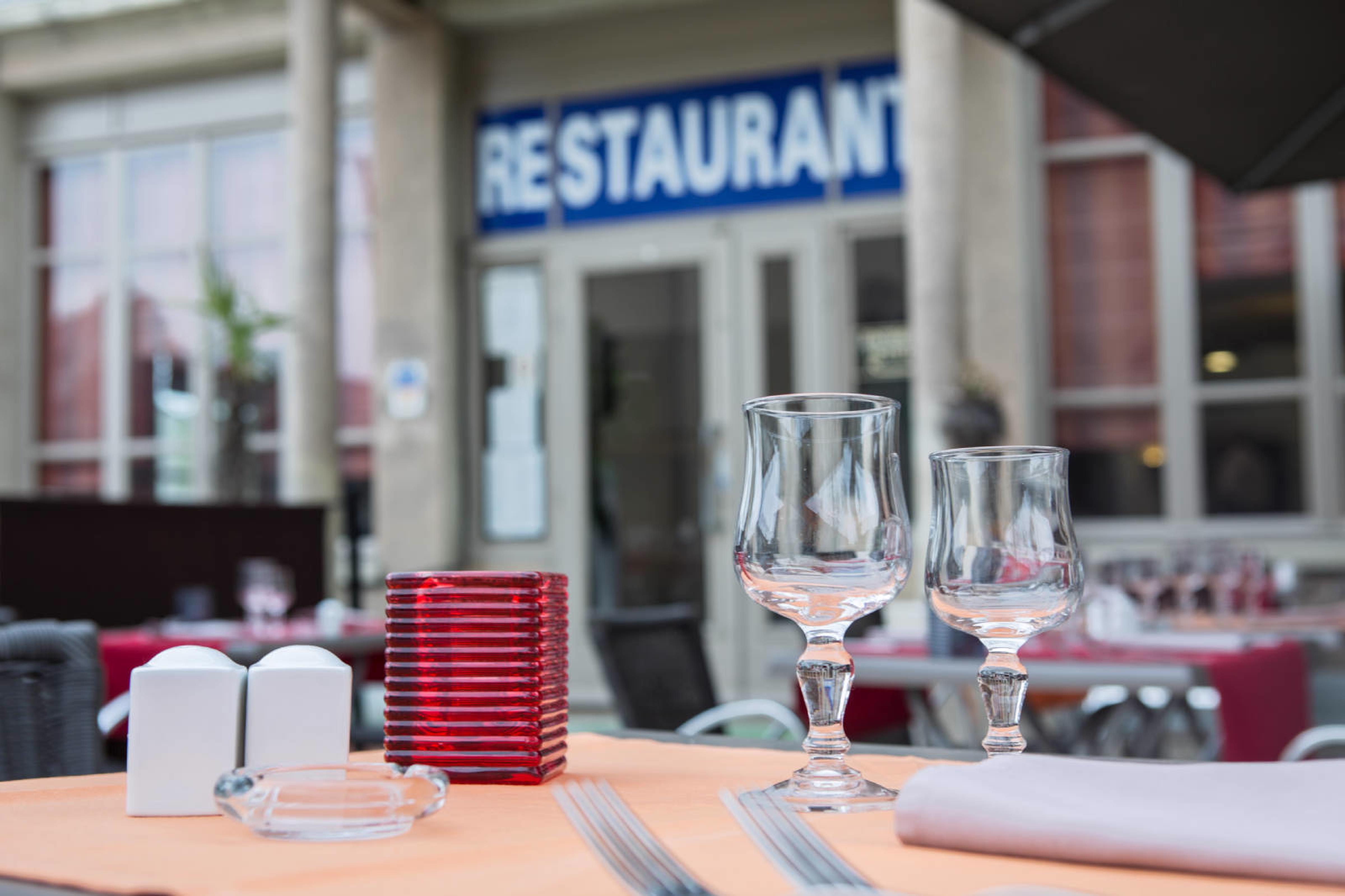 Kyriad Centre - & Restaurant & Bar - La Galerie D'art Des Princes - Provence Alpes Cote D'azur - France - Proche A7-a9 - Exit21- Chateauneuf-du-pape Avignon Bollene Nimes 3*