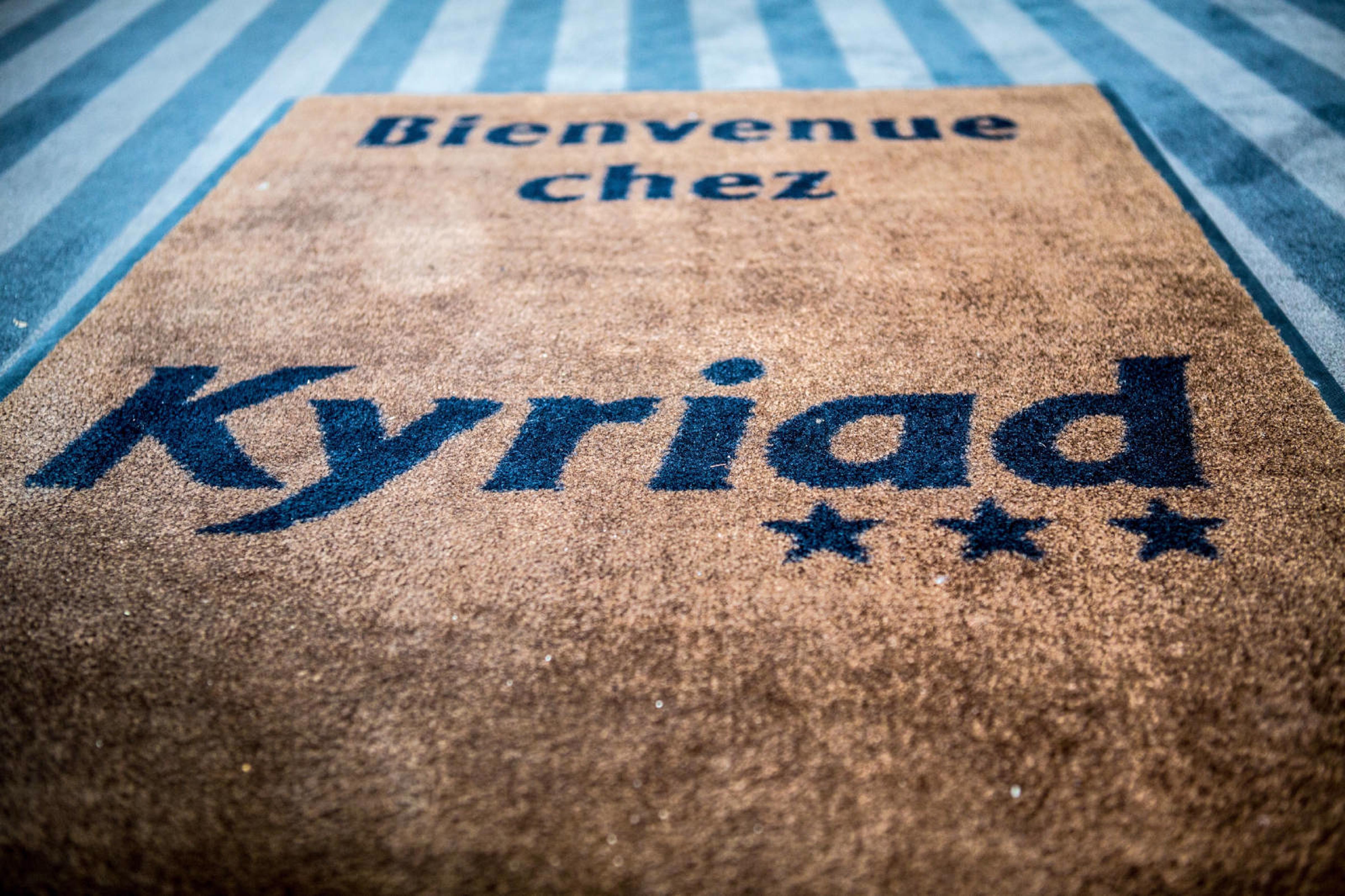 Kyriad Centre - & Restaurant & Bar - La Galerie D'art Des Princes - Provence Alpes Cote D'azur - France - Proche A7-a9 - Exit21- Chateauneuf-du-pape Avignon Bollene Nimes