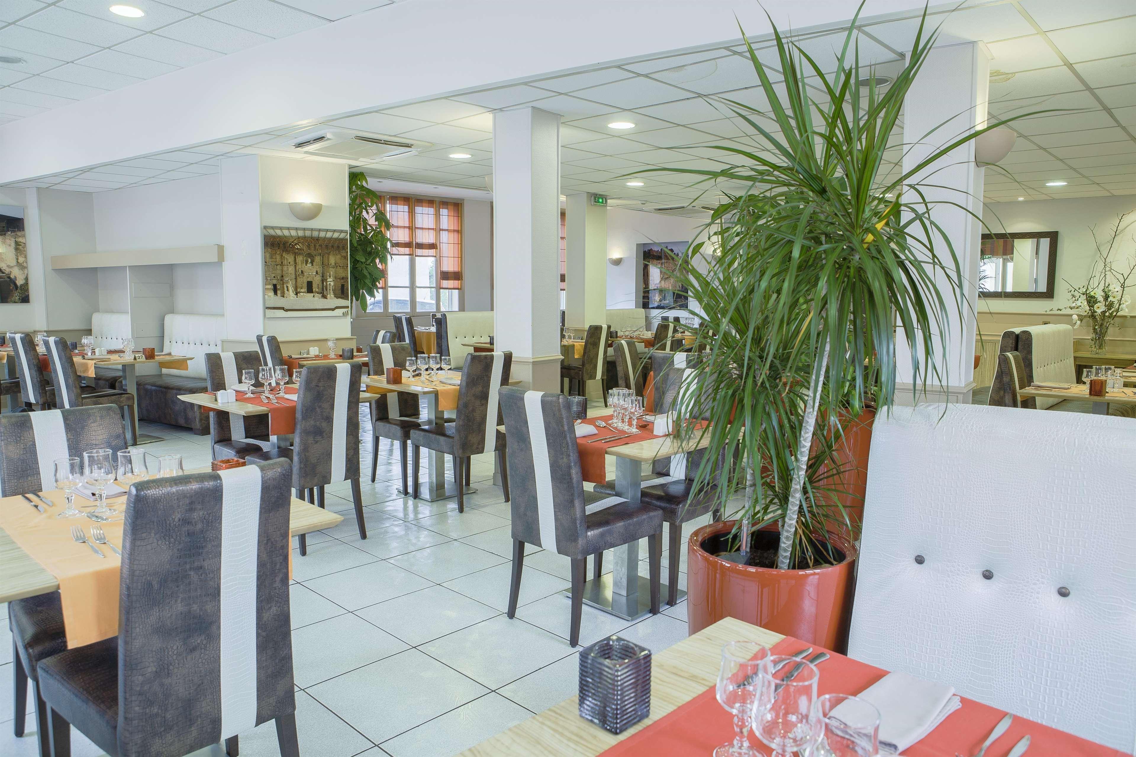 Hotel Kyriad Centre - & Restaurant & Bar - La Galerie D'art Des Princes - Provence Alpes Cote D'azur - France - Proche A7-a9 - Exit21- Chateauneuf-du-pape Avignon Bollene Nimes