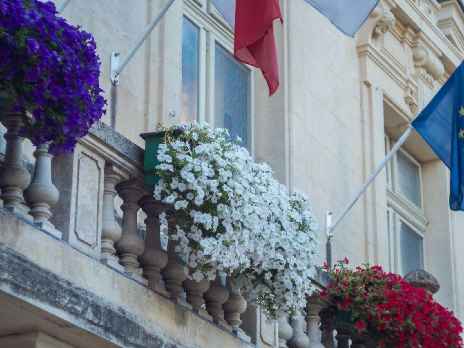 Hotel Kyriad Centre - & Restaurant & Bar - La Galerie D'art Des Princes - Provence Alpes Cote D'azur - France - Proche A7-a9 - Exit21- Chateauneuf-du-pape Avignon Bollene Nimes 3*