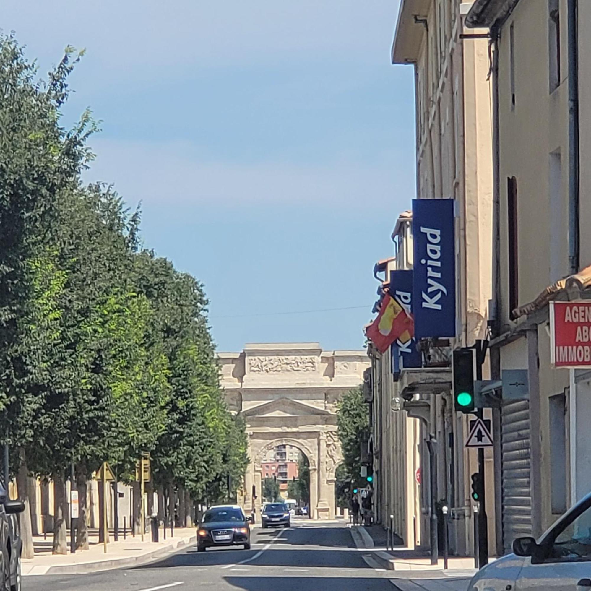Kyriad Centre - & Restaurant & Bar - La Galerie D'art Des Princes - Provence Alpes Cote D'azur - France - Proche A7-a9 - Exit21- Chateauneuf-du-pape Avignon Bollene Nimes