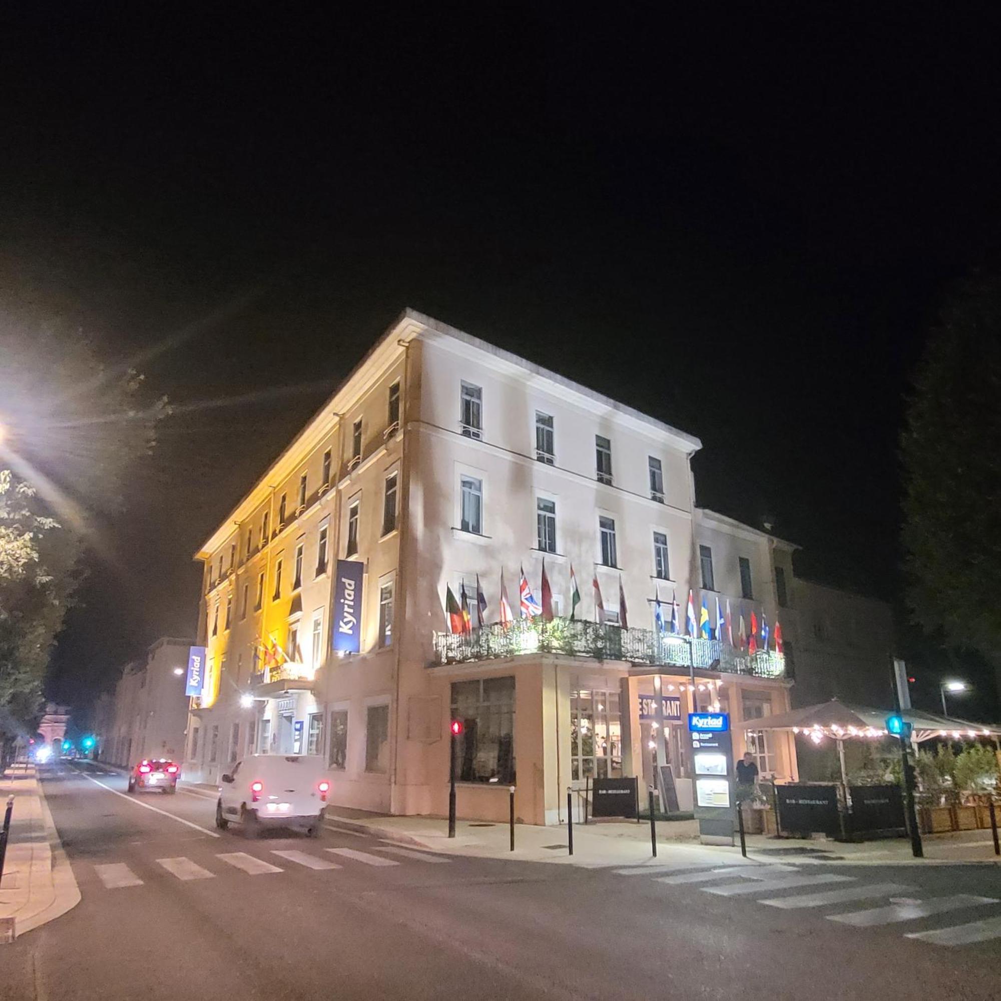 Kyriad Centre - & Restaurant & Bar - La Galerie D'art Des Princes - Provence Alpes Cote D'azur - France - Proche A7-a9 - Exit21- Chateauneuf-du-pape Avignon Bollene Nimes Hotel Orange (Vaucluse)