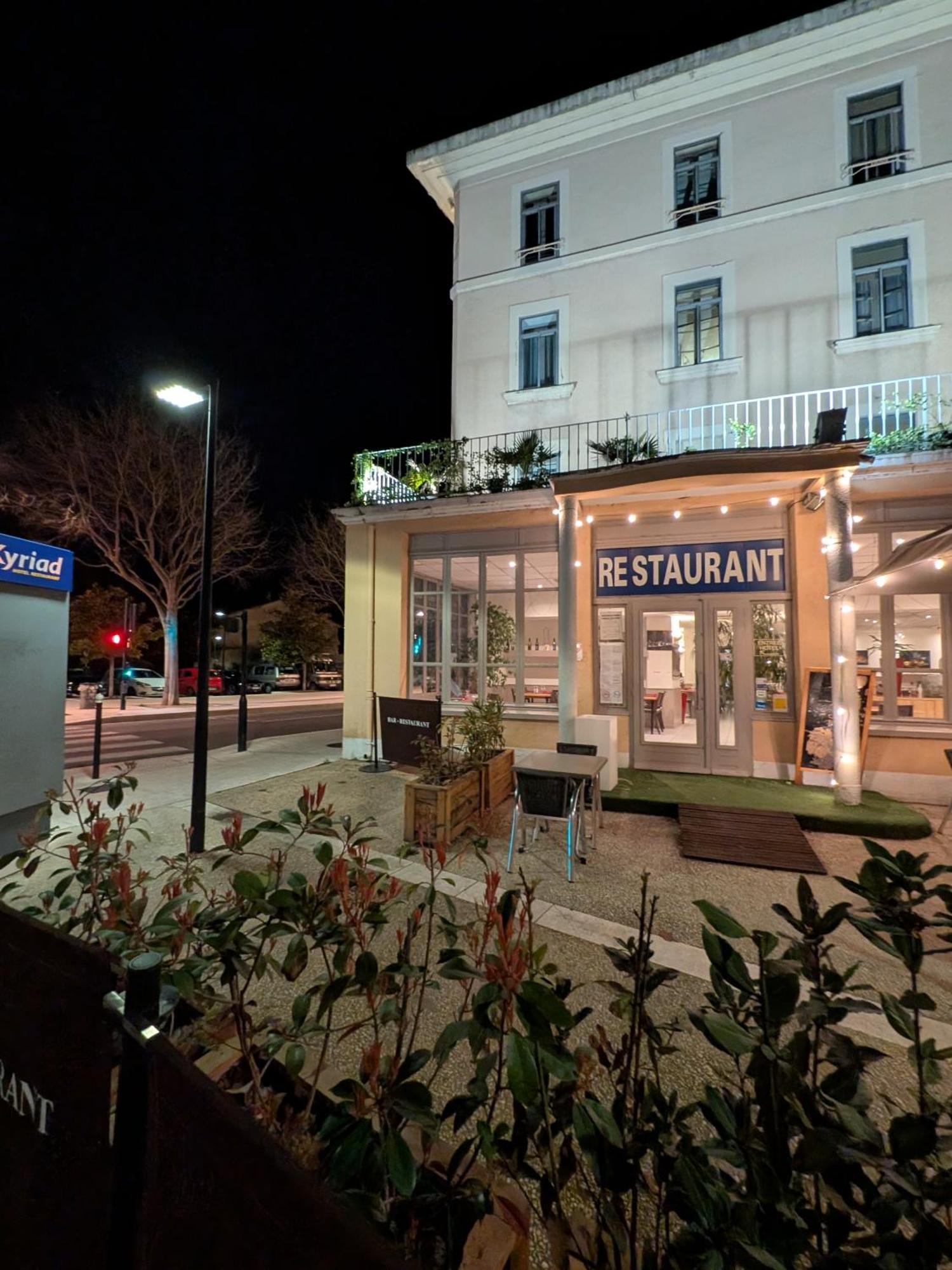 Kyriad Centre - & Restaurant & Bar - La Galerie D'art Des Princes - Provence Alpes Cote D'azur - France - Proche A7-a9 - Exit21- Chateauneuf-du-pape Avignon Bollene Nimes 3* Orange (Vaucluse)